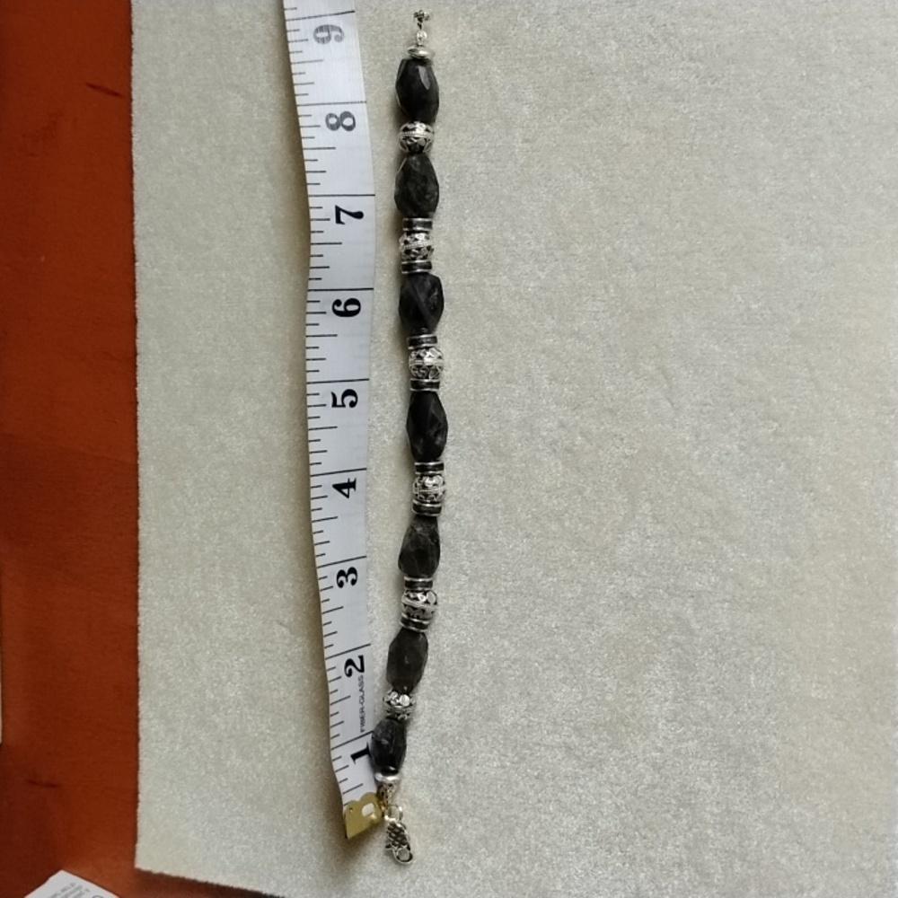 HAND CRAFTED LABRADORITE AND ENAMEL BEADS BRACELET - Picture 7 of 7